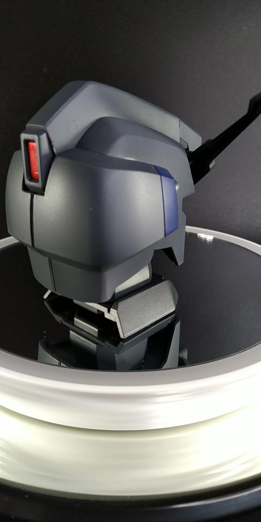 斜め後ろより　バルカン周辺のカラーははティターンズブルーだったりします