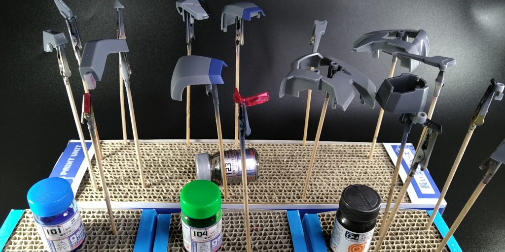 結構細かくバラせるので塗装は比較的しやすいかと