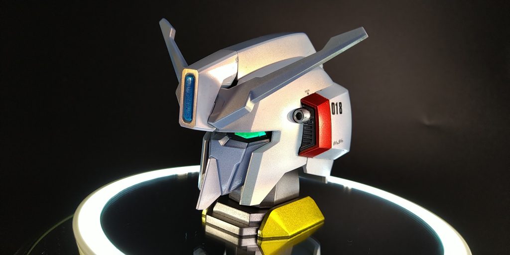 幸いデカールに余裕があったので今回は色々貼ってみました カメラアイ発光はブラックライトによるものです