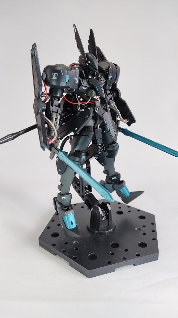 メイン武装である二振りのヴァルキュリアブレード。通常の実体剣より斬れ味で勝るが、強度で劣るためセンシティブな扱いが求められる、といいなあ。