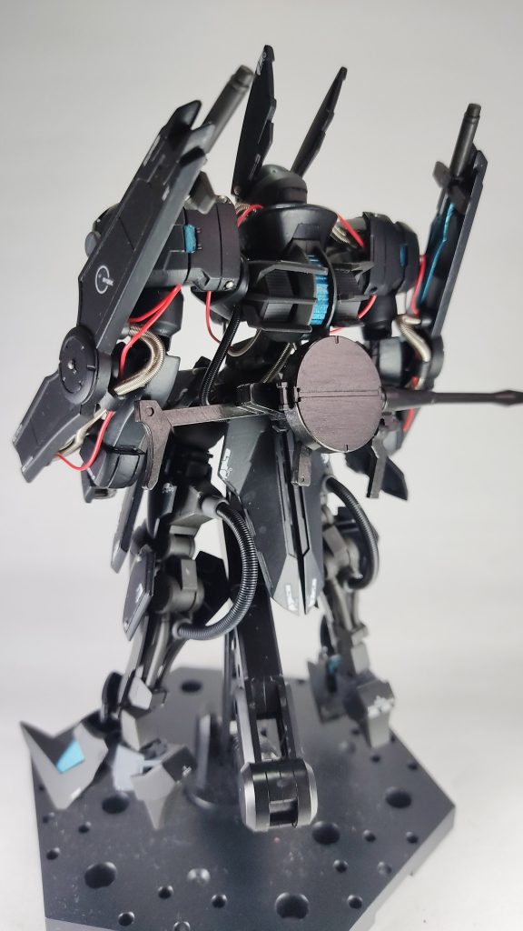 バックショット。動力パイプげしょげしょが好きなのでもう少し腰部分に追加しようかとも思いましたが、スペースの関係で断念しました。