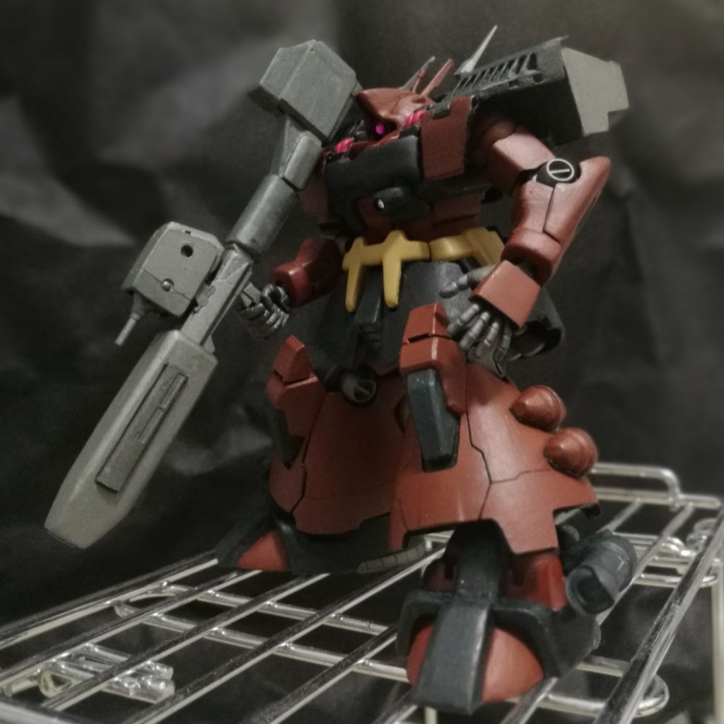 懐かしの箱絵の姿勢です。旧キットのドワッジは組み立てても、こうはなりませんでした。