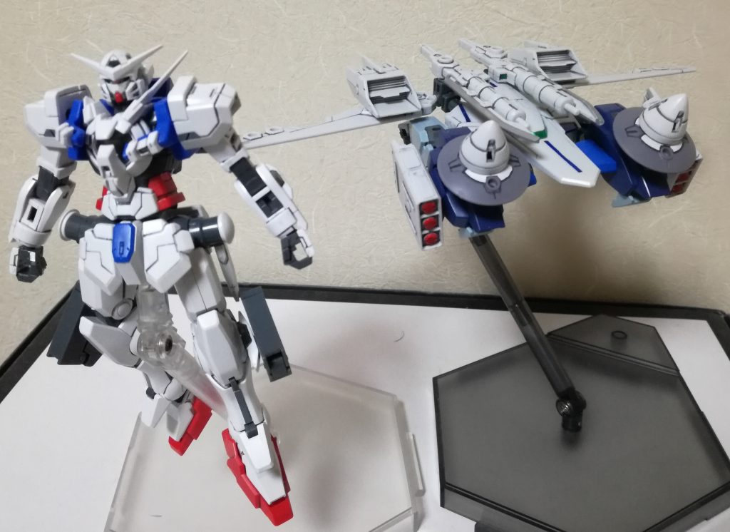 強化外装GNアームズは飛行ユニットとして分離することが可能