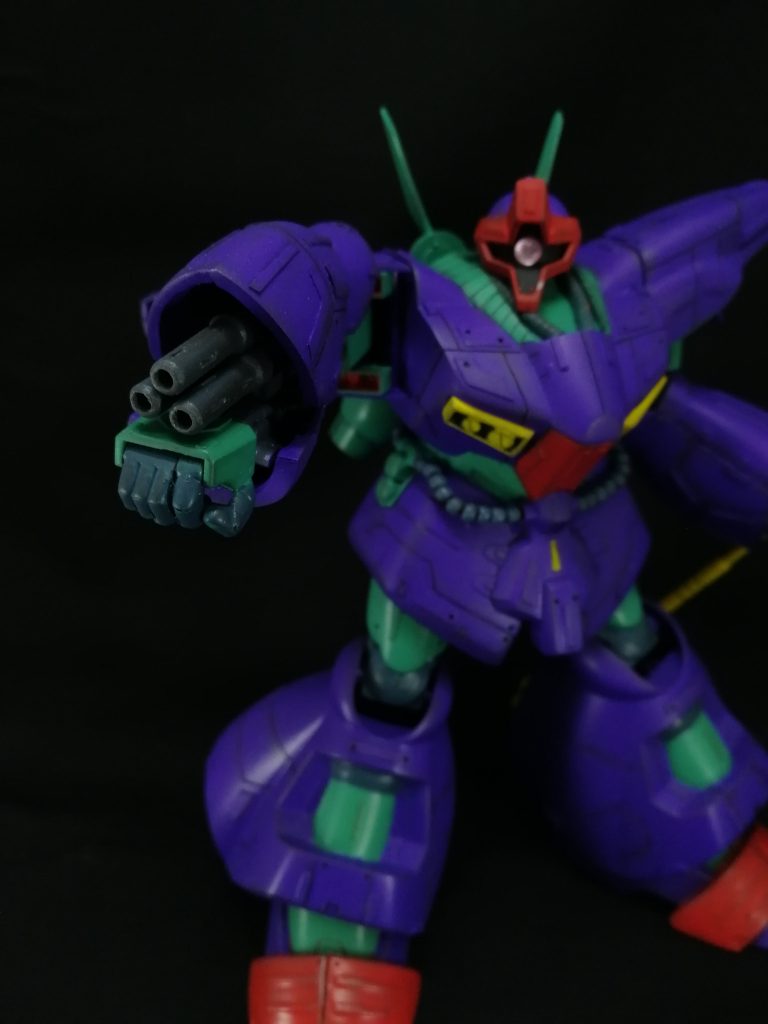 ビームキャノンはヒョロヒョロだったのでプラ棒で新造。胸ダクト？は自作です