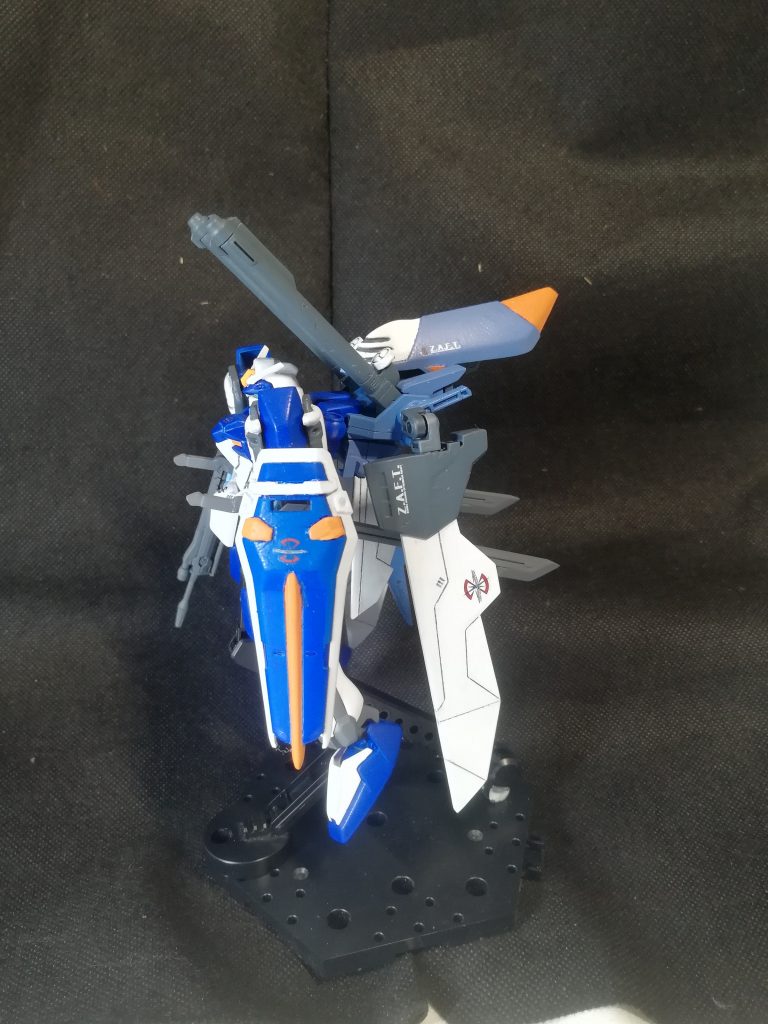 オレンジはピンクの下地を作ってから塗ると発色が良いと聞いたので試してみました。