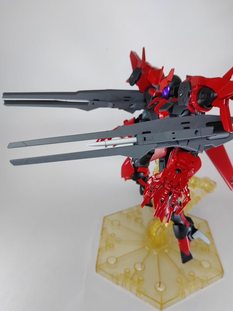 腕部クローは士官部隊用ポルタノヴァアーマーからランスミサイルはダブルオースカイのウェポンラックに取り付け、そのままレールで動かせます