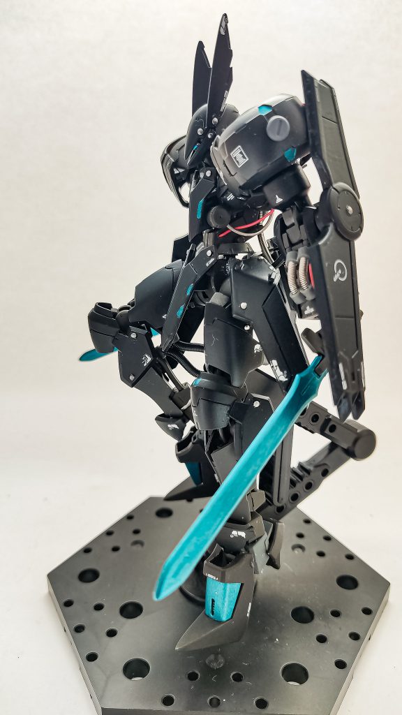 ディテールアップは水転写デカール、スプリング、ワイヤーケーブル、虫ピンのアタマ、市販のプラパーツと新規のスジボリを少々追加しています。