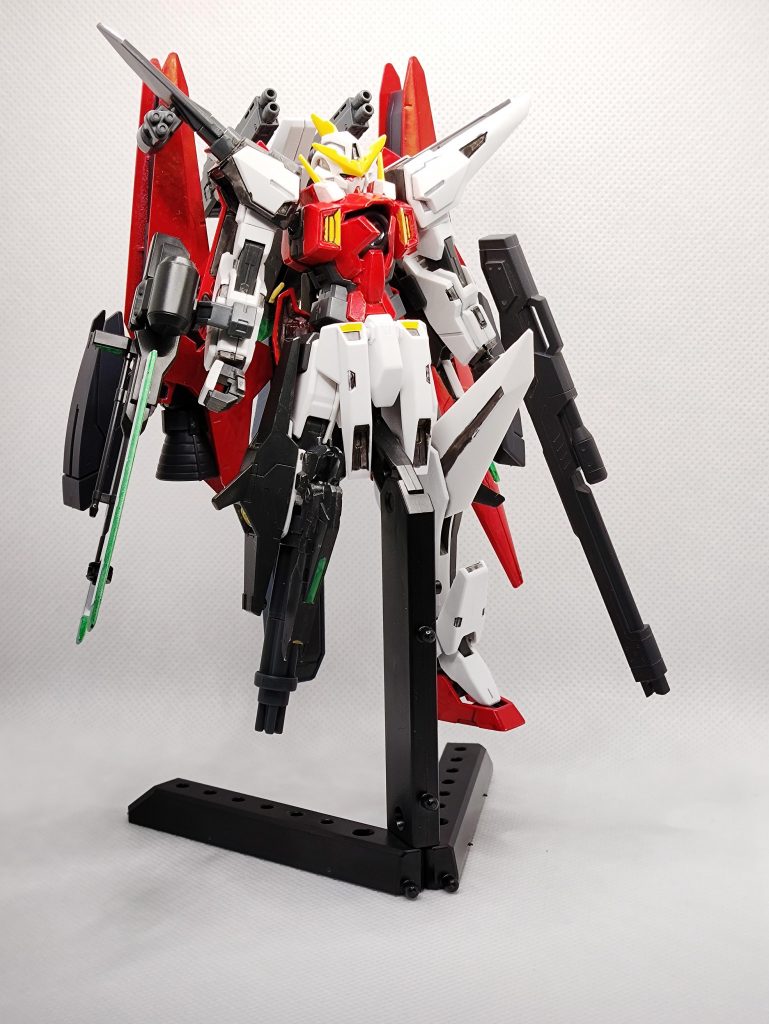 右足:1期最終決戦で失った右足を改造右足のリペアといえばクシャトリヤでしょうとマシンガン装備変形時の翼の代わりにブースター追加変形時の後方への攻撃手段