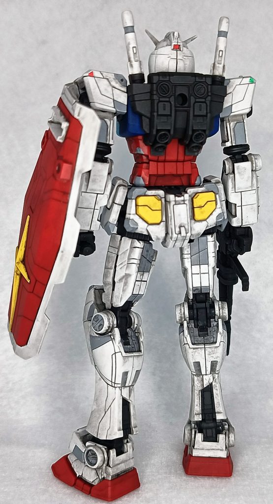 ポスカは隠蔽率が高いが剥がれやすい、と言われていますこれを解消する方法として、今回は下地にトップコートつや消しを使用しました、これ以外にもターナーミルクペイントマルチプライマーを使うという方法があります(ガラスプライマーでもいいかも・・・？)これを塗ることで、上からポスカを塗ってもマスキングテープや手で触ったぐらいでは剥がれなくなりましたただし、色によって個体差があるようでした、特に灰色と黄色は注意が必要でした特に黄色はどう工夫しても色が乗らなかったため、ジュースペイントの黄色に変更しました