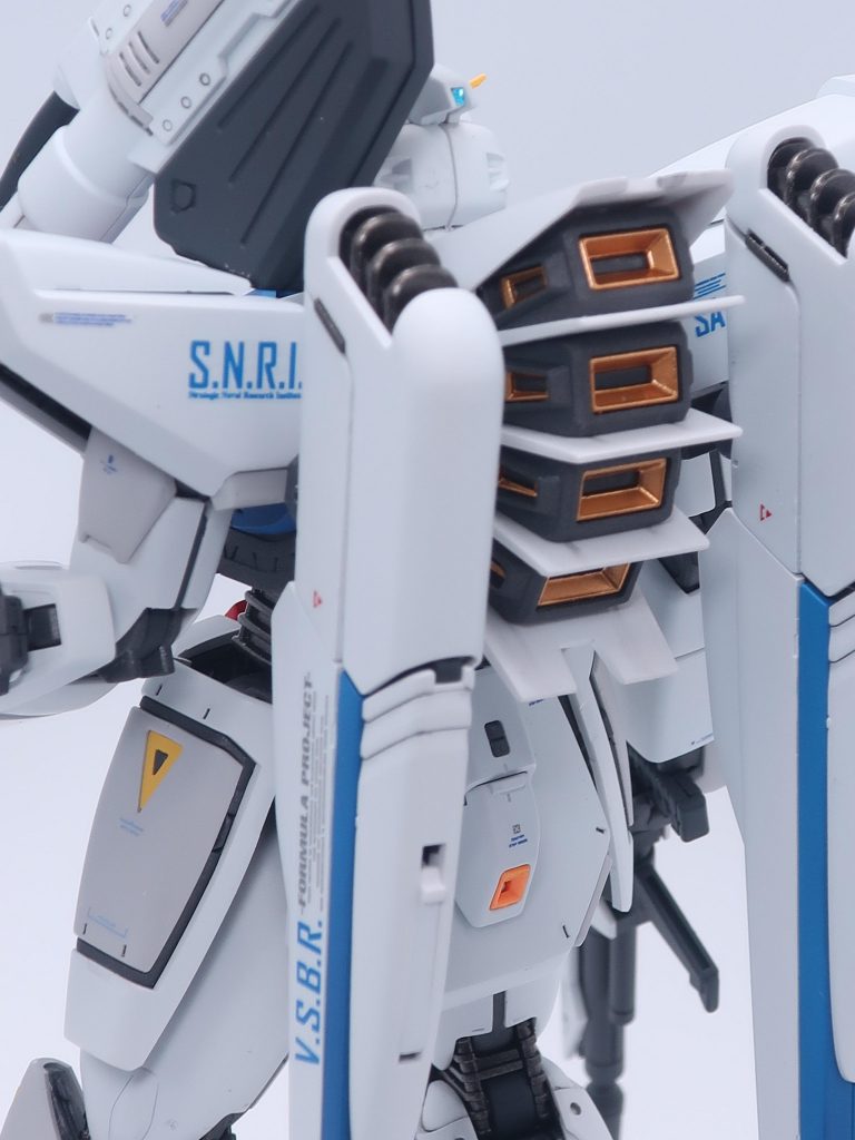 デカールは青系で統一しました。