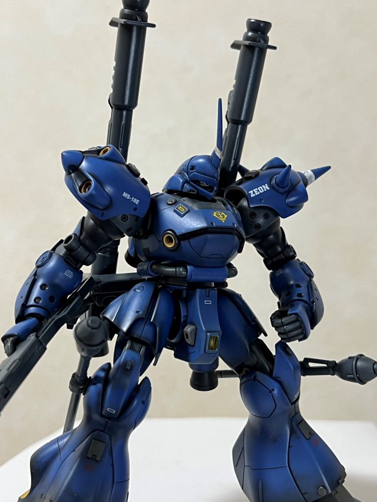 プラチップによるディテールアップなる物を知り、ランナーから切り出して膝小僧に着けてみました。（膝に着いてるこれは何の為に着いてるんだろう？）というのが正直な感想です。