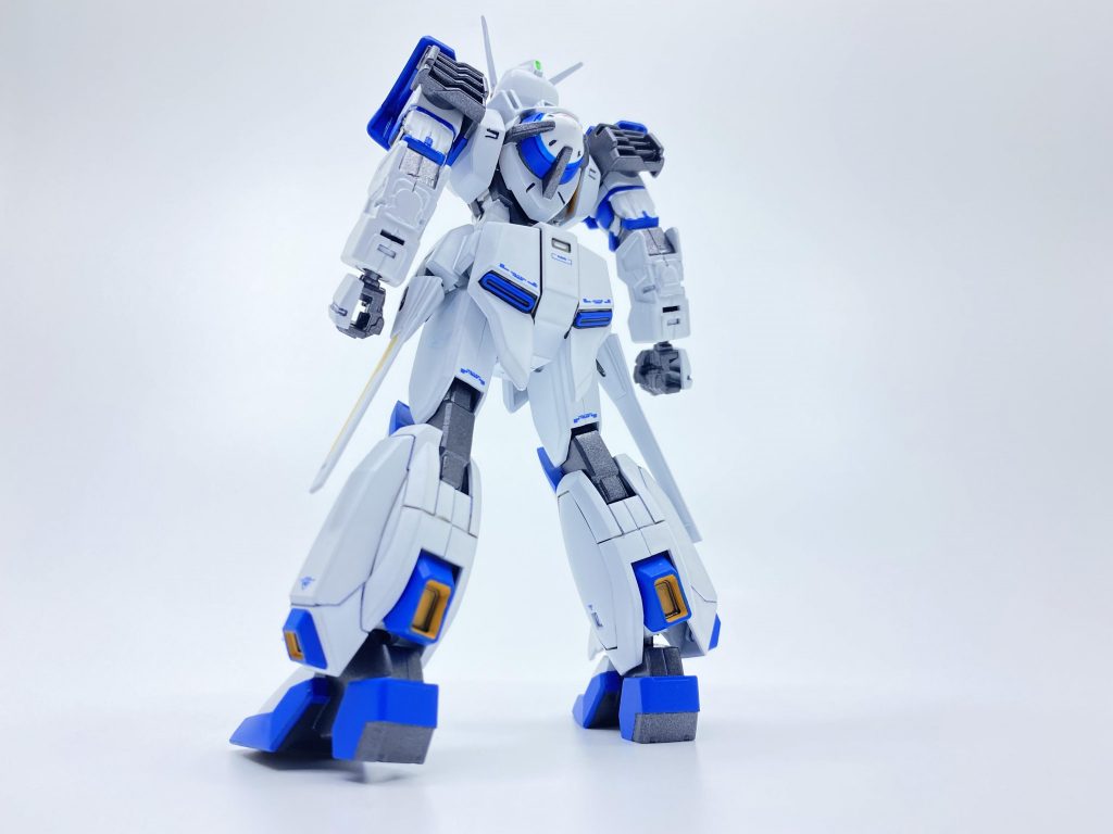 こんな正統派な配色の機体は正直初めて作りましたね(笑)いつもは灰色や赤が多いので…