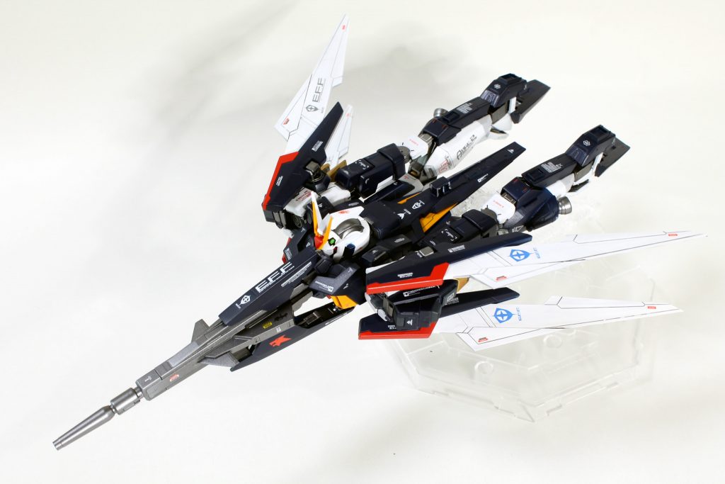 そして変形機体のAGE2アセム機が宇宙空間でゼハートと対峙してピンチを迎えたその時・・・