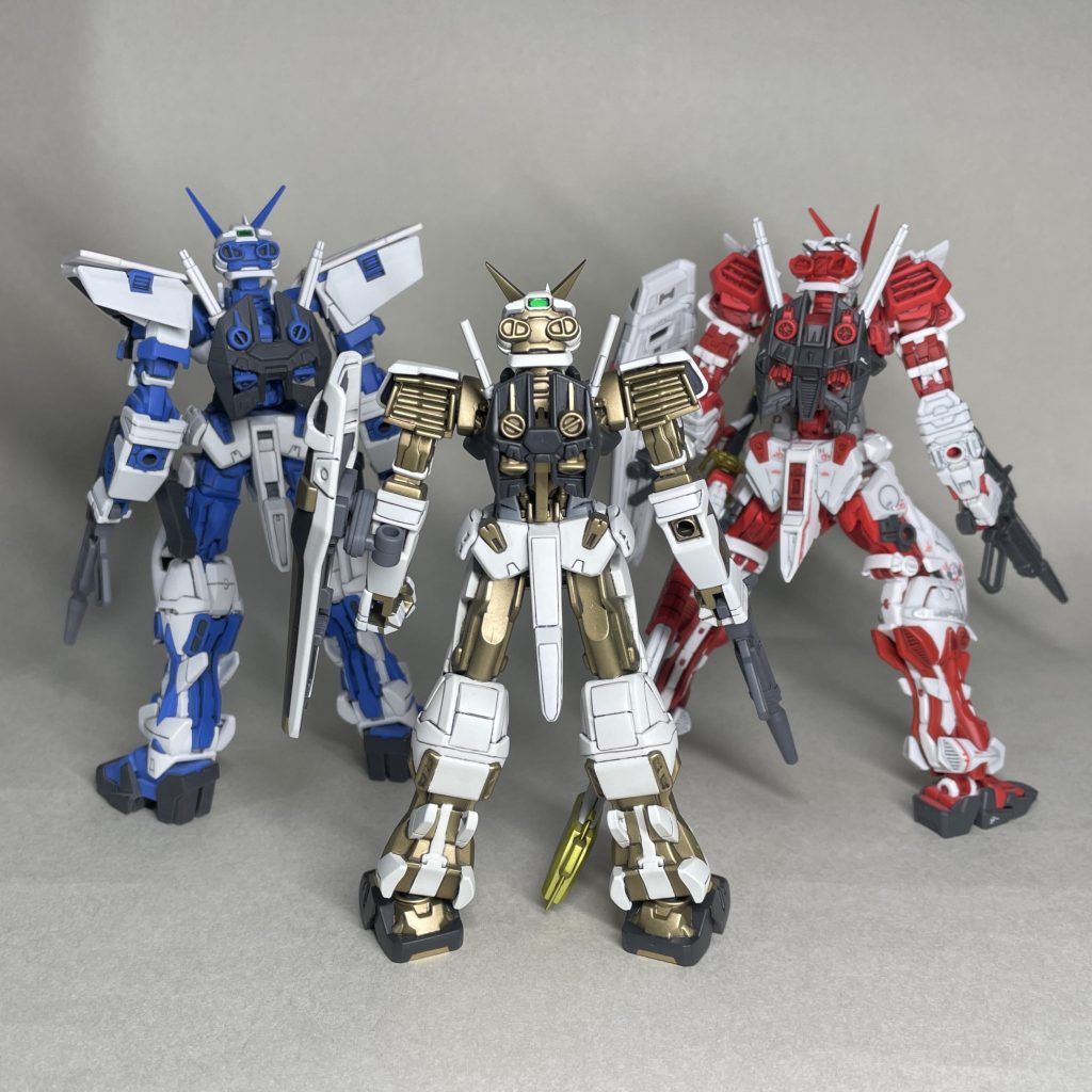 HGブルーフレーム2ndG、ゴールドフレーム(HG装備)、RGレッドフレーム うしろ アストレイ系MSは、後ろから見てもカッコいいです。