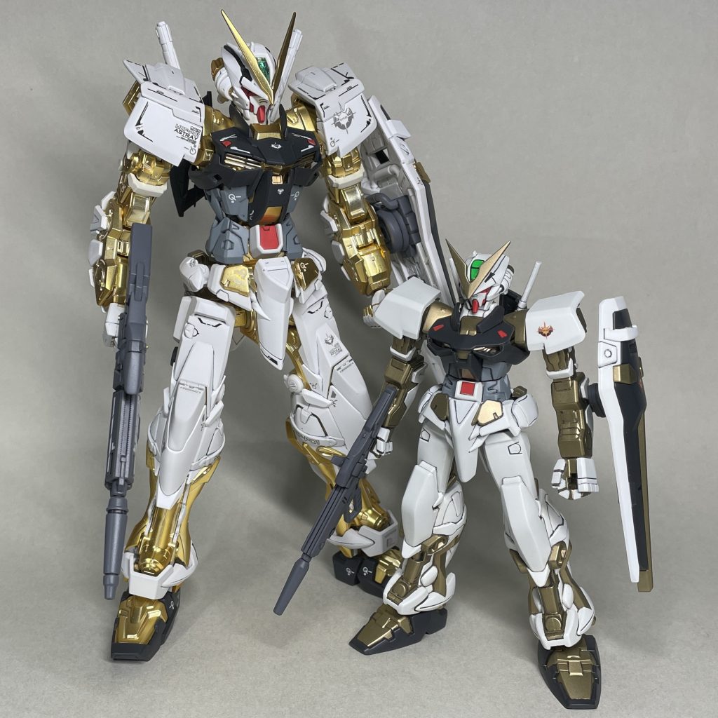 1/144と並べて まえ ほぼ同時期に作った1/144ガンダムアストレイゴールドフレームと並べてみました。