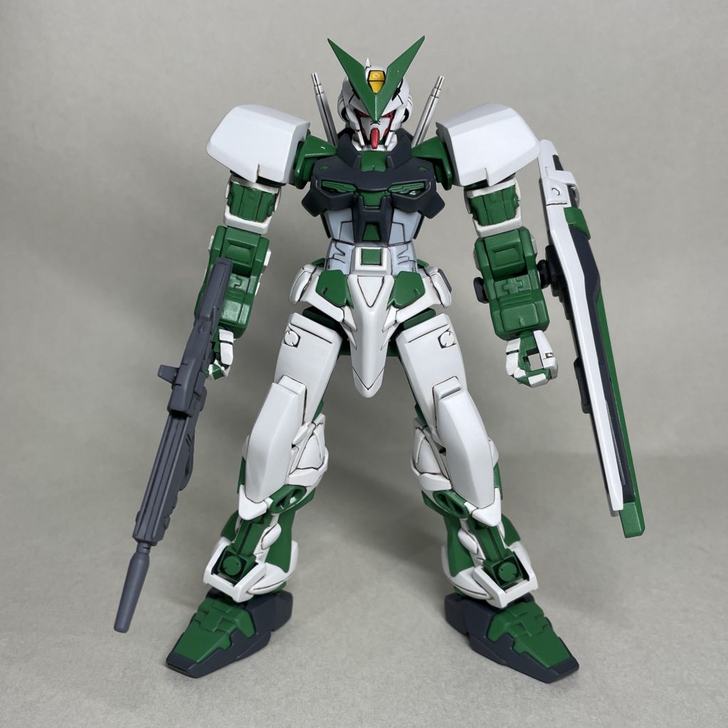 正面 腕が太くて力強い感じに見えます。