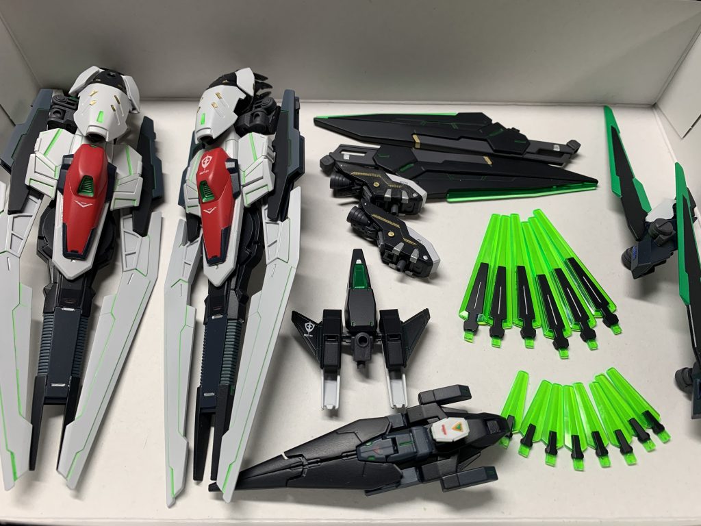 ちなみにですが、今回は自分なりですが塗装に力を入れており、バインダーについては過去最高傑作になったと思っています。（アルティメス砲身の処理や塗装が特に大変でした。。。）また、この機体ですが、コアファイターにはジョイントこそ追加したものの、特に装備は施されていないのでまだまだ背部に武装が盛れたりします。（こちらは本機の直接強化案として現在進行中）