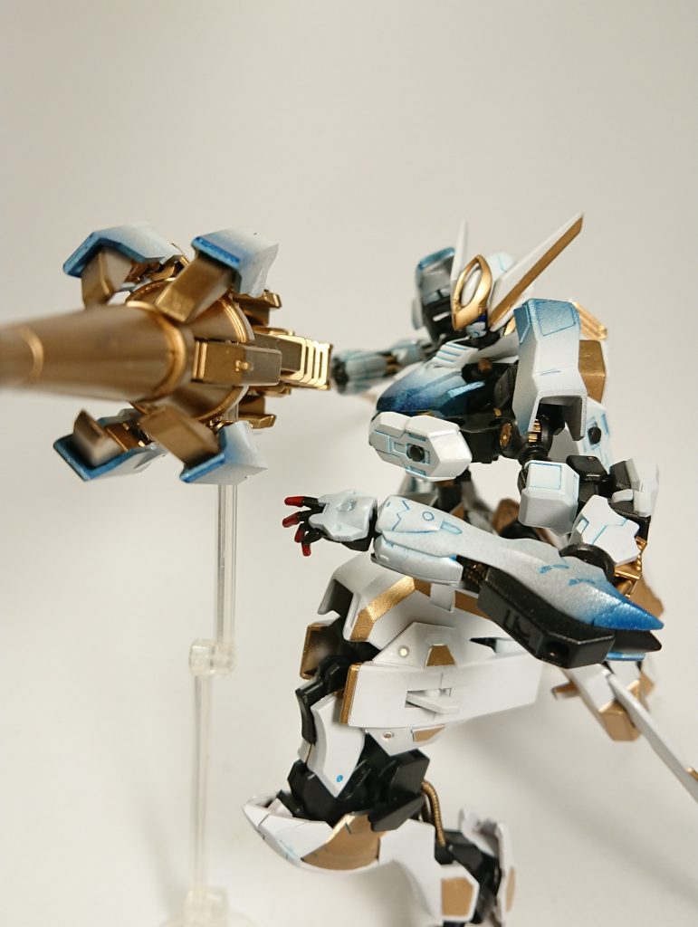 第一形態ロング・ヒート・ランス中遠距離、一撃で2、3機を破壊する投げてもビットなので戻ってくる