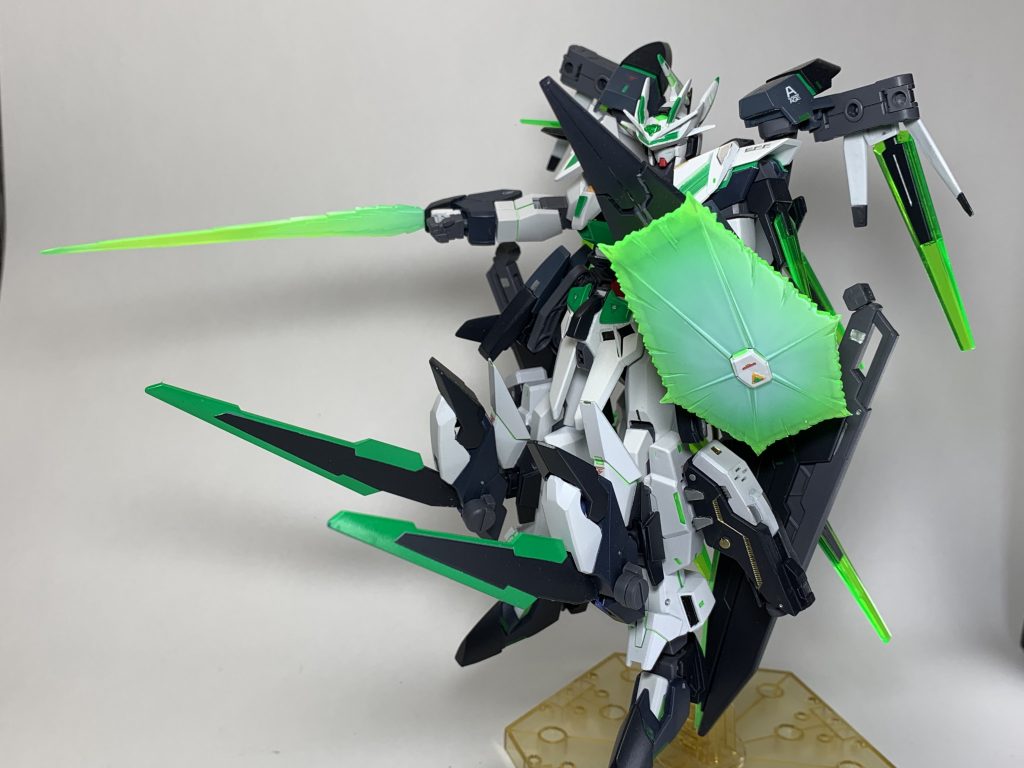 実は当初はAGE-FXをベースにビルドダイバーズ準拠で改造されたオリジナル機というコンセプトで製作しており、元々はバインダー自体を換装する機体でした。このコンセプトを使うかは分かりませんが、本機をダイバーズ準拠の改造機として取り扱う別パターンの装備は考えたいと思っています。