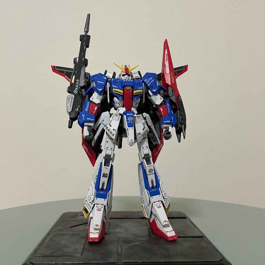 台座は、セリアで売っているものを加工して、軽くウェザリングしてあります。