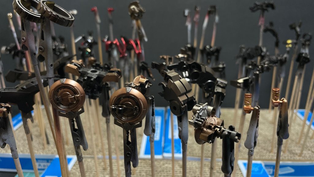 内部のガンダムフレームも気合を入れて塗り分けてます。