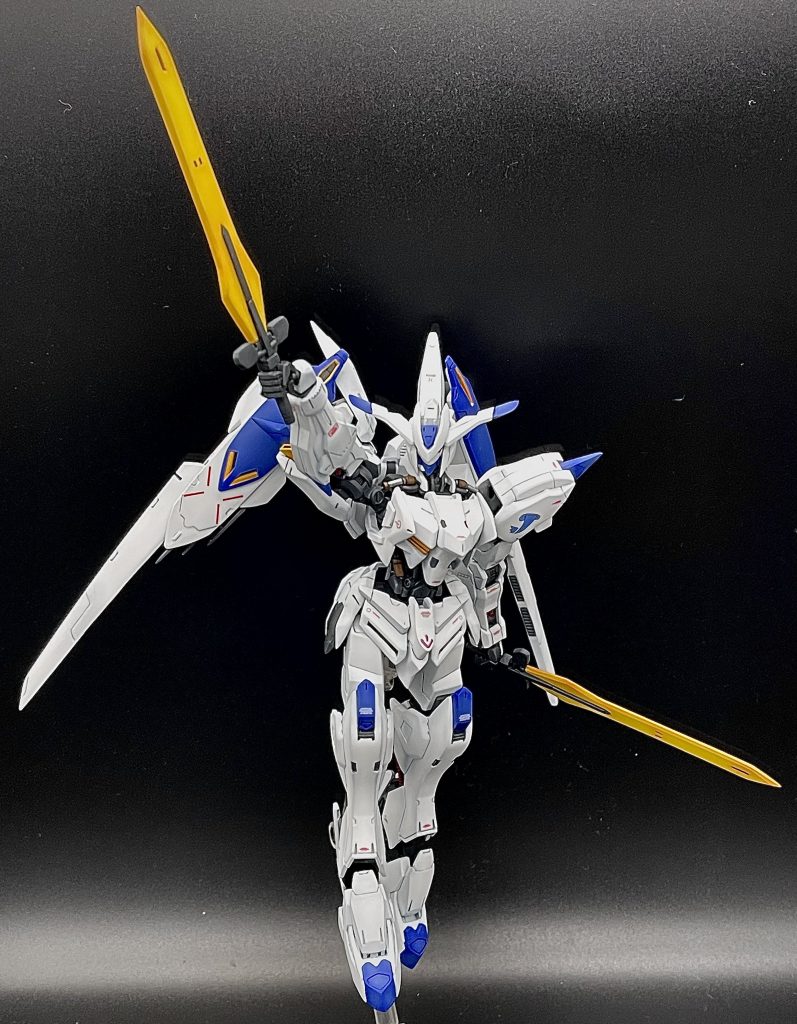 バエルの元に集え！（例のポーズ用手首角度変更パーツ）バエルだ！　アグニカ・カイエルの魂ッ！！はい。これがやりたかったのでプラ材とボールジョイントで手首の角度変更パーツを自作しました。