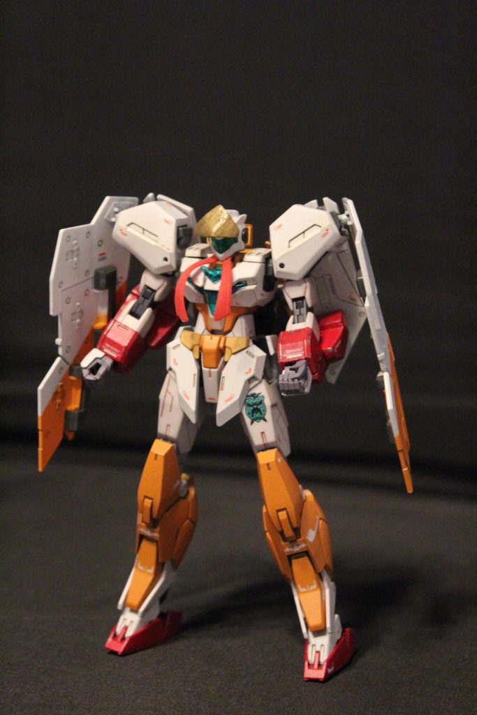 アーマー装着状態でもフルシールドは肩に装備可能だけど、コアガンダムの背丈に合わせて短縮してるので、足まで届かない…