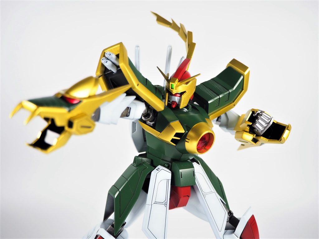 ドラゴンクローの延長ギミックは挑戦してみたものの、どうしても保持力と接続に問題ができるためオミット弁髪刀は通常形態と左右に振れた状態の計三種を製作