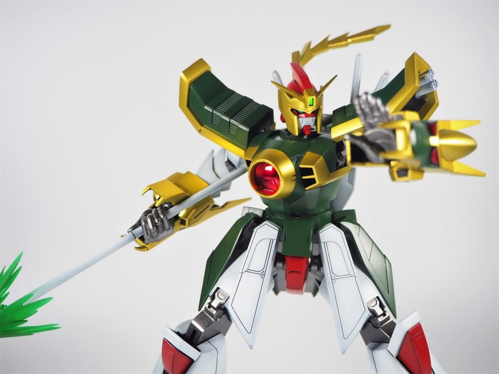 胸部のクリアは特殊な処理を施し、メッキ調に見えるように仕上げた