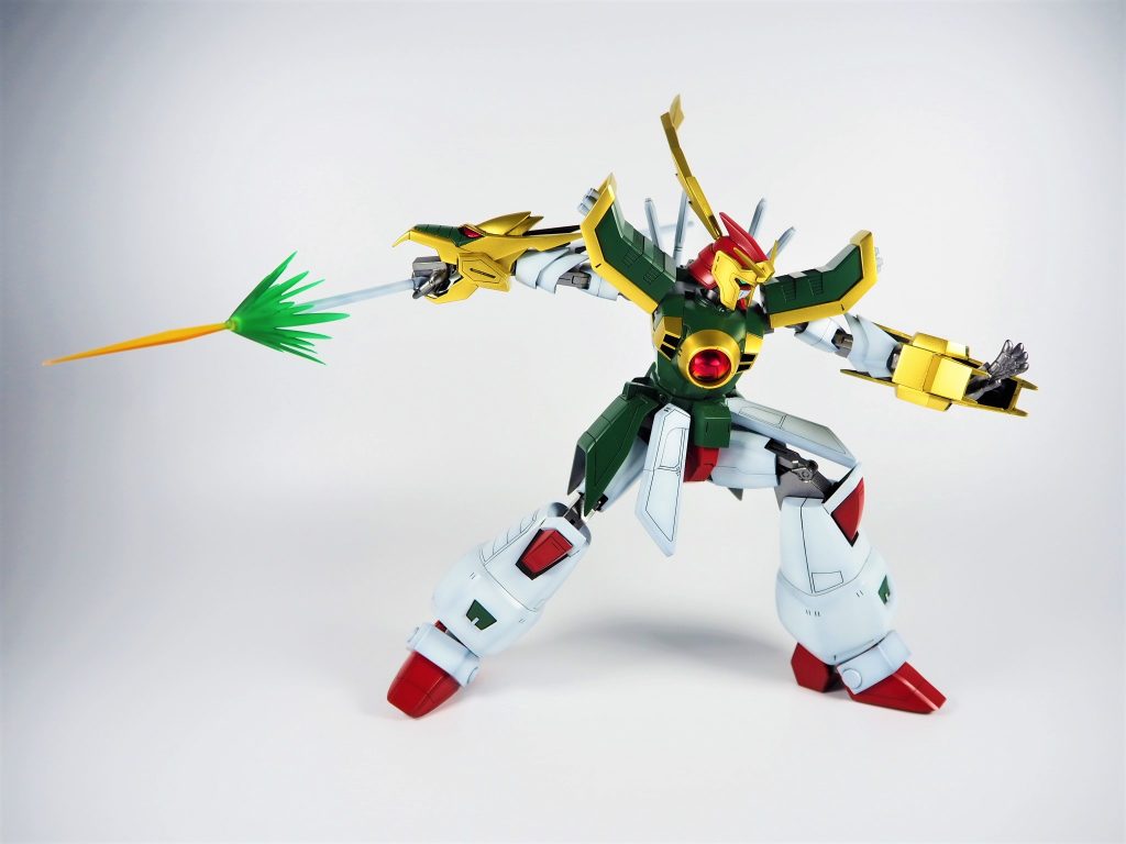 フロントアーマーも細かく可動するようにしたことで足を大きく前に出した状態にも対応これにより腰回りは見た目以上に柔軟な動きが可能