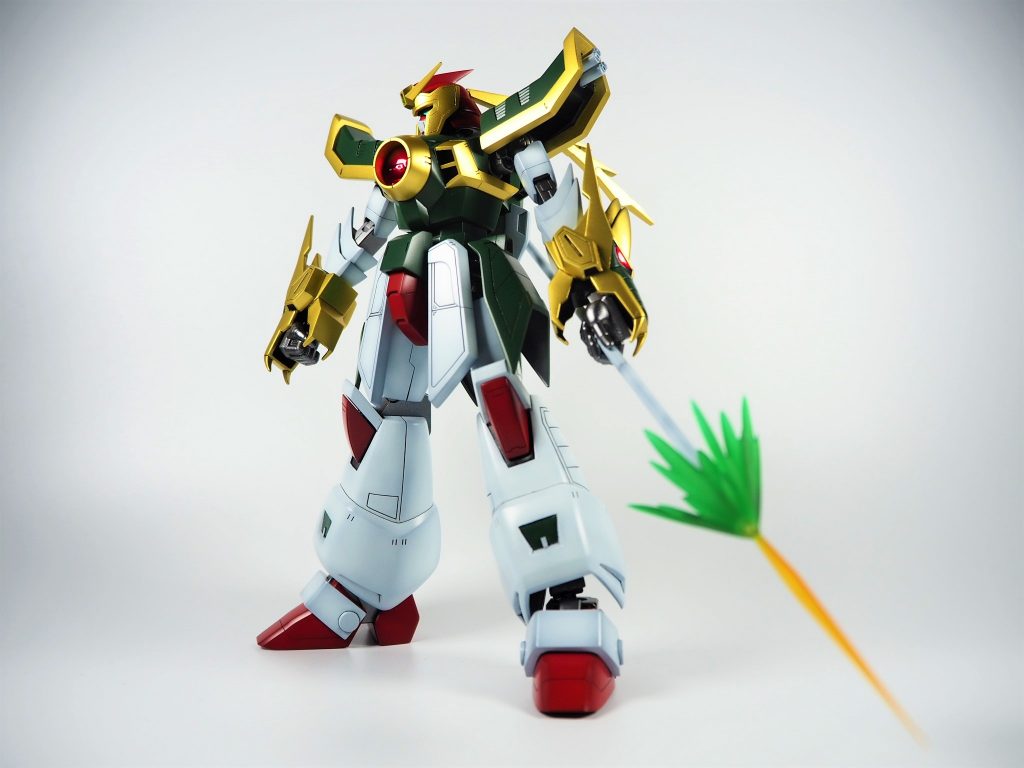 全身のイエロー部はメタリックのゴールド仕上げその方がドラゴンガンダムptが高いので
