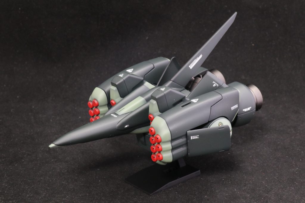 変形後はあまりモビルアーマーっぽくはないですねリ・ガズィみたいです