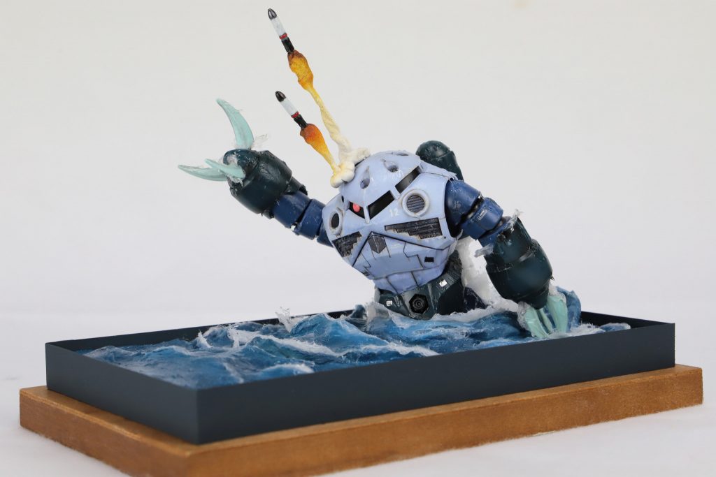 全体像ベースの大きさに飲まれ、思ったよりズゴック自体の動きが少ない印象になってしまったので残念です…