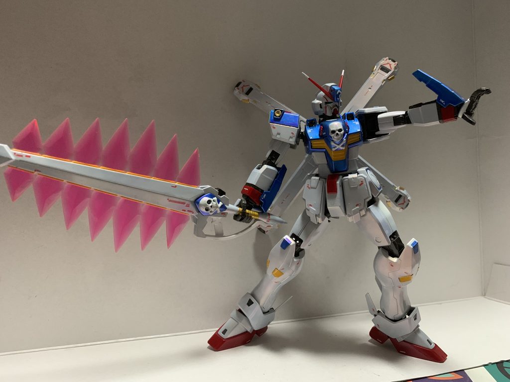 Iフィールド発生装置の展開ポーズに合わせて専用の手がついてくるのはいいですね。しかしムラマサブラスターが地味に重くて右腕関節が重さに負けてる。。。