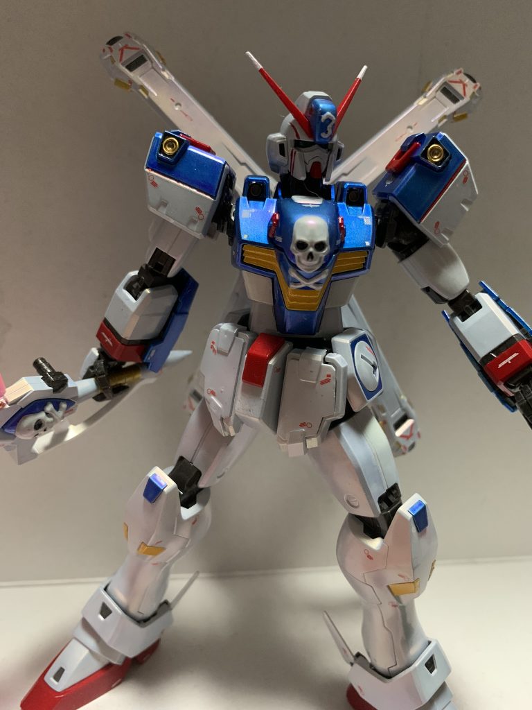 顔の赤ラインはただでさえ小型MSなので細くてイライラしましたwしかしX-3はここを塗装しないと!