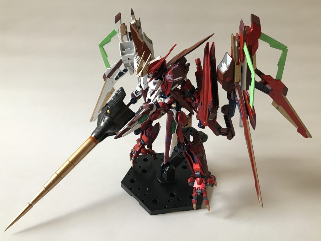 特殊モード。名称は特に設定していません。オーライザーのアンテナが菱形のリングを形作ることでなんかこうすごい感じになるんじゃないかなー(棒)ゼルトザームアルムを両脚に見立てて使うアイデアは過去作のセルフコピーです。塗装も済ませたのでこの作品でちゃんと形にした、ということでいいかもしれません。