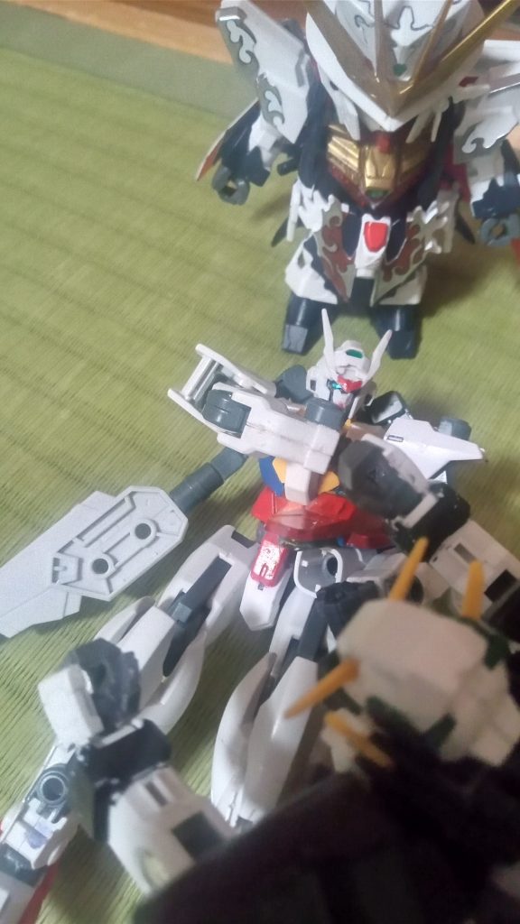 デ「だ、大丈夫!?」ア「ギリギリセーフ。もう、弟に当てようとしないでよ!危ないでしょ!」デ「本当だよ!ギリギリで受け止めれて良かったけど、」マ「すんません、と、とりあえず説明よろしく。」主「あいあい」ロケットパンチ肘から下が射出される物理的攻撃手段、もうガンダムじゃないかもしれない。マ「デスティニーも同じフレームなので使えると思います。ラストと言ったな!あれはウソだ。」ア「どっかで聞いたセリフだね。」デ「確かに。」