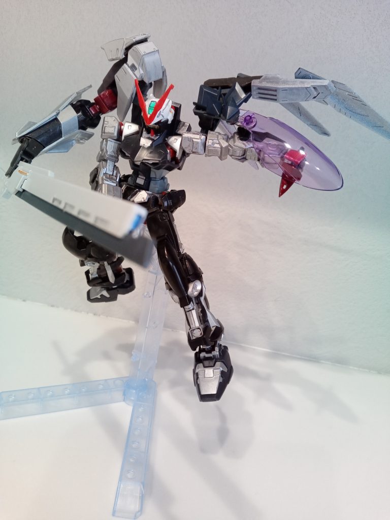 あくまでガンプラで作る白鵠なので完全にオリジナルのカラーリングにはしてありませんアレンジ、ということに笑