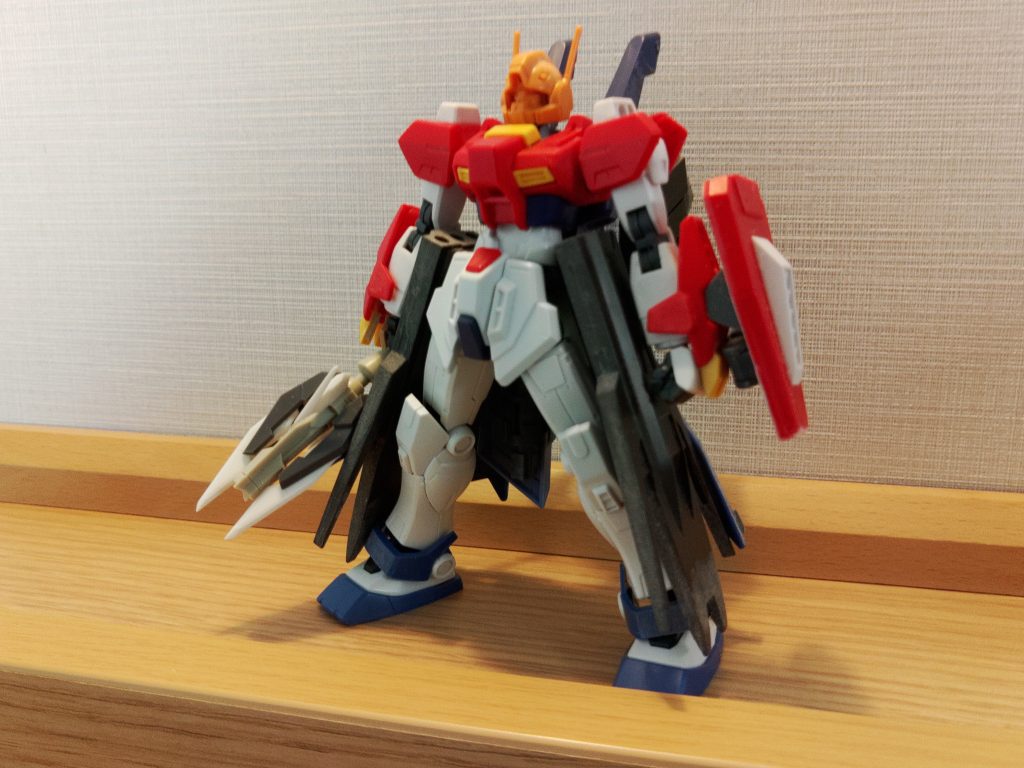 塗装前の状態です。ジャンク品で売っていたスターバーニングガンダムを手に入れたので今回の作品を思いつきました。肩のクリアパーツが無く少し寂しかったのでこの後ダガーを装備させました。ジムⅢ要素は頭だけ……