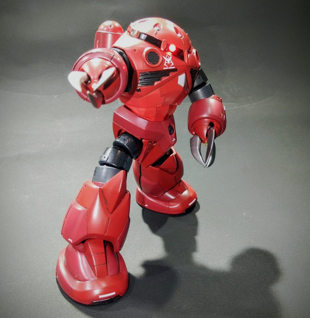 モノアイは左右に動きます。