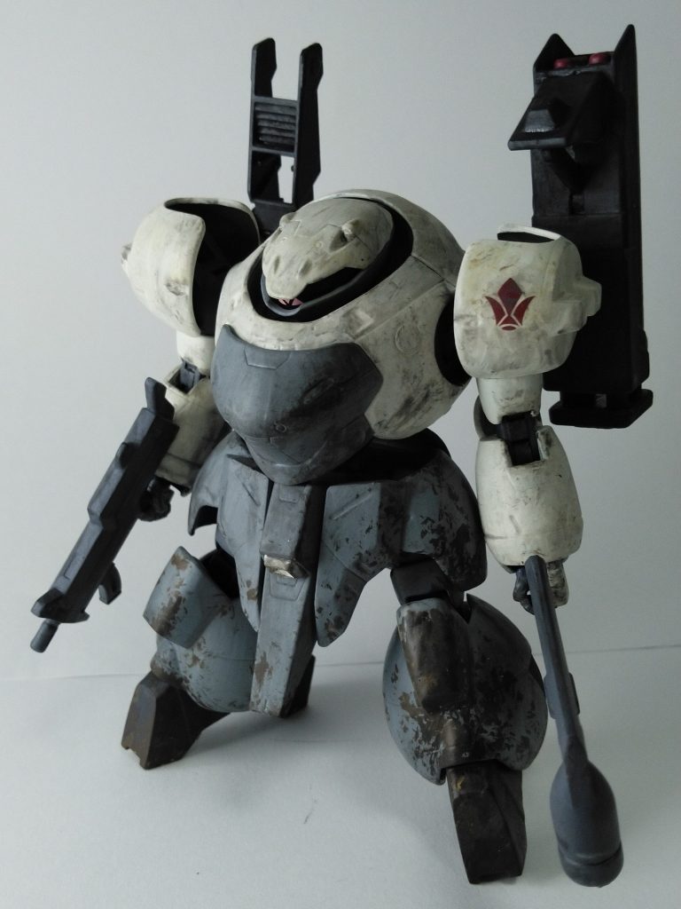 左肩にはテイワズのロケットランチャーを装備。鉄華団へ武器の供与もあったんじゃないかと妄想。