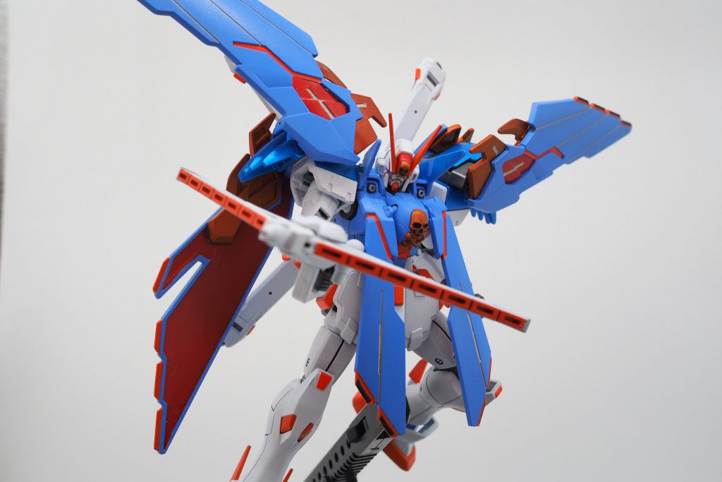 ピーコックスマッシャーとムラマサブラスターを統合した多機能兵器「クジャク」を新規開発している。