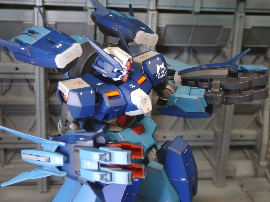 今回は、今まで単色で済ませていた部分も細かく塗り分けてみました。デカールを沢山使った効果も相まって、無改造な割には情報量が多い仕上がりになったと思います。