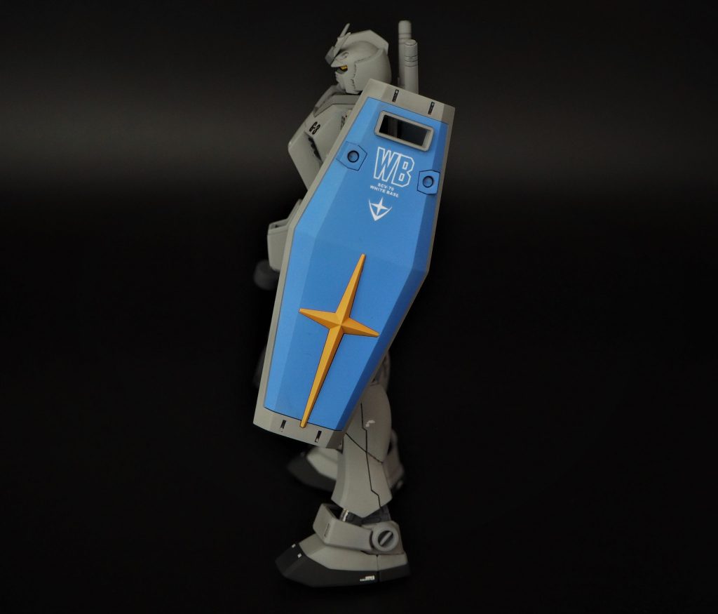 カラーリングは近年の青(紫?)を多く使っているものではなく、昔の画稿を参考にしました。