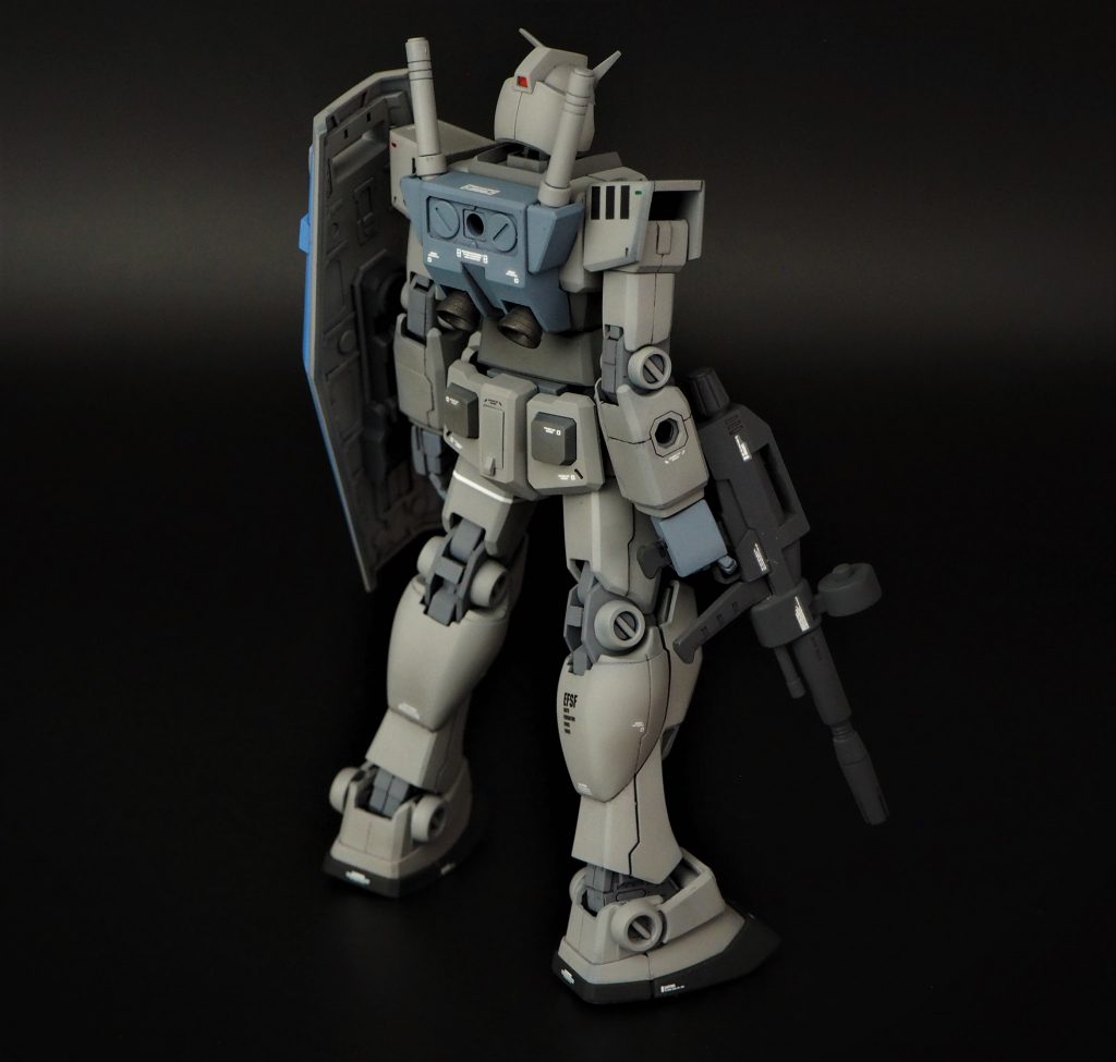 右肩後面の三本ラインは、G-3ガンダム付属のシール。