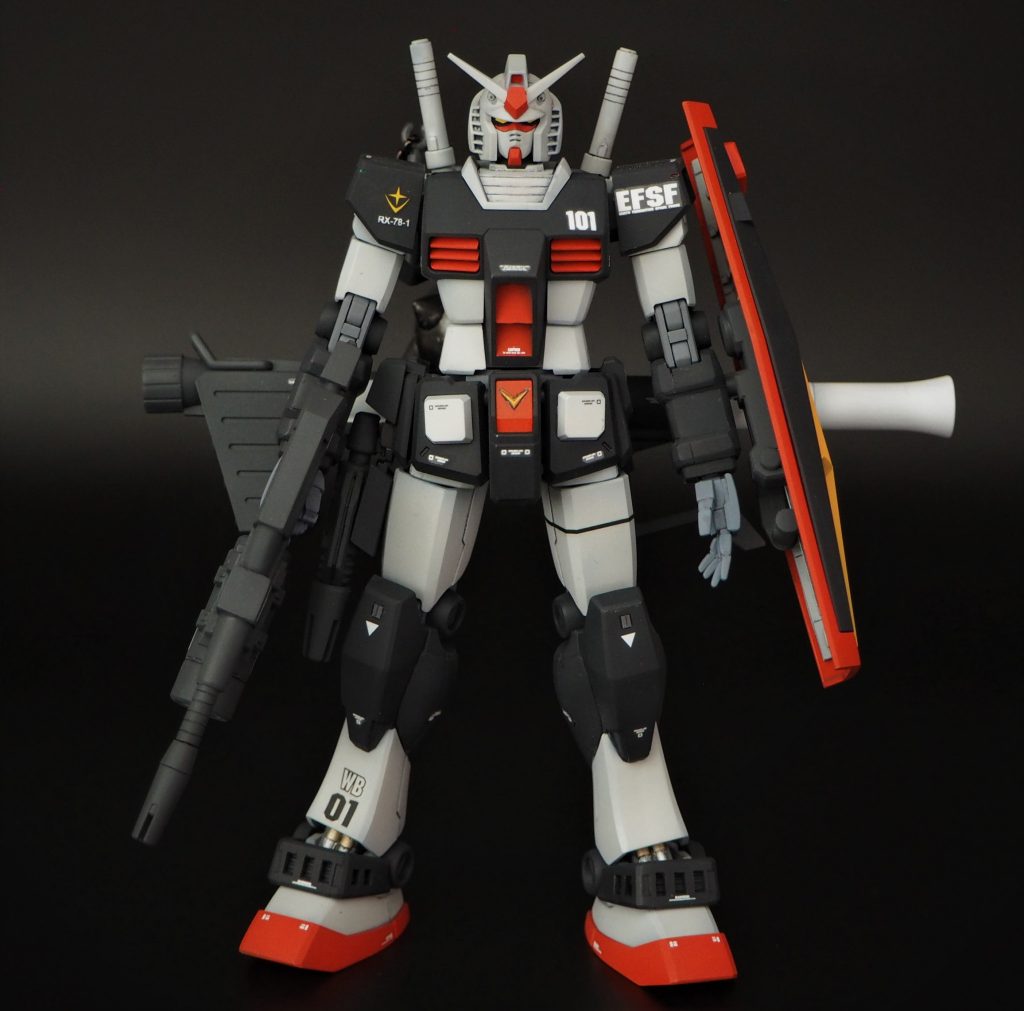 見えにくいですが、ホルスターにはジムから持ってきたビームスプレーガンを持ってきています。資料を見ていくと、ビームライフルが安定せず、スプレーガンを使用していた的な文があり、持たせました。これはやってるひと見たことないかな。気に入っているポイントです。ネオジム磁石で接続できるようにしています。