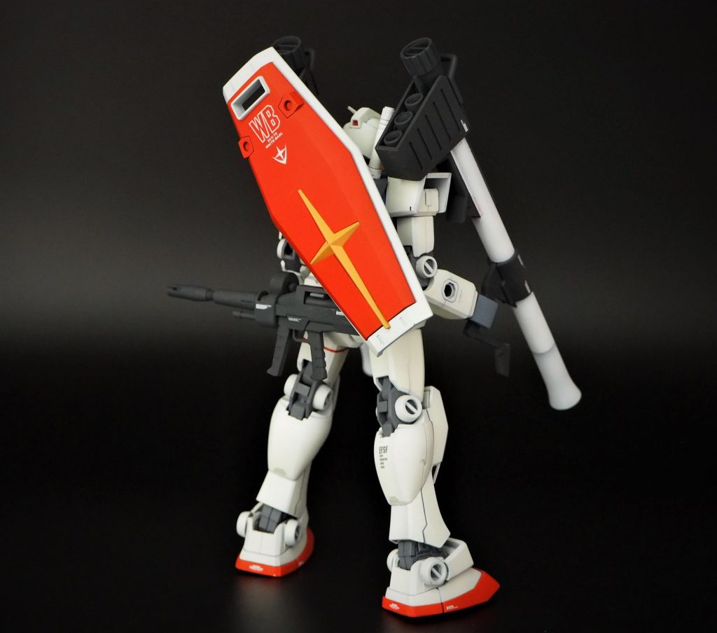 カラーは、自分の脳内イメージで、ブルーを風蒼、白をウォームホワイト、赤をフレイムレッドで塗っています(すべてガイアカラーのビンのまま)。