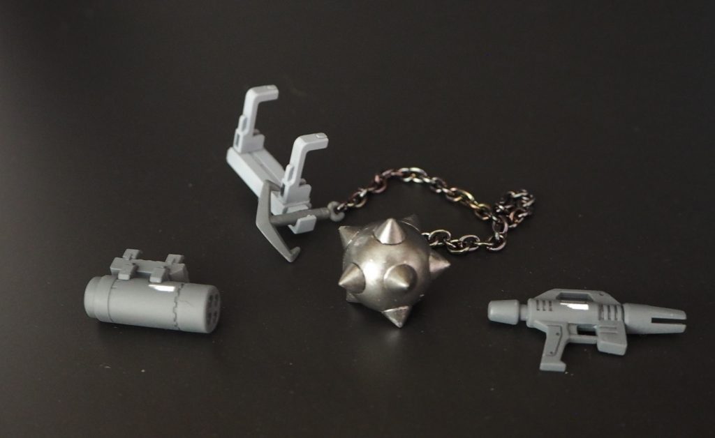 オプションパーツ一覧。ハンマーのホルダーは、ビルダーズパーツのブリスター入りの物に付属している武器ホルダーを加工して作っています。