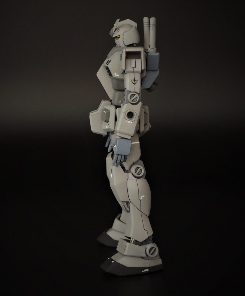 大腿の白ラインと上腕の連邦マークもお気に入り。