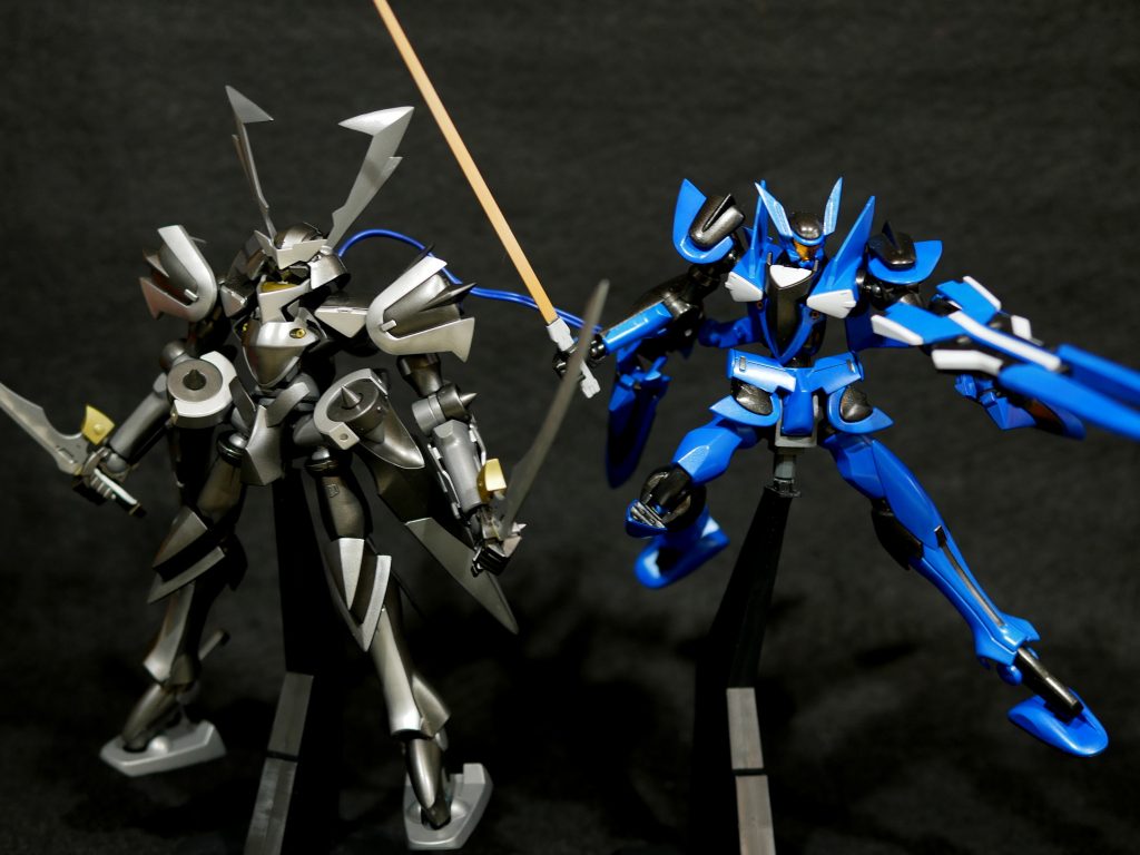 最後に大昔に作ったスサノオと一緒に。並べるとここが似てる〜という系譜が分かりやすいですね。こちらのスサノオもまたいずれ投稿させていただこうと思います。最後までご覧くださりありがとうございました。